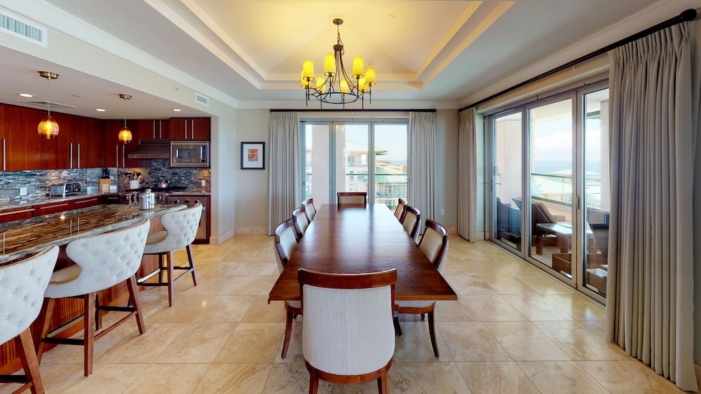 客室内のダイニングエリア