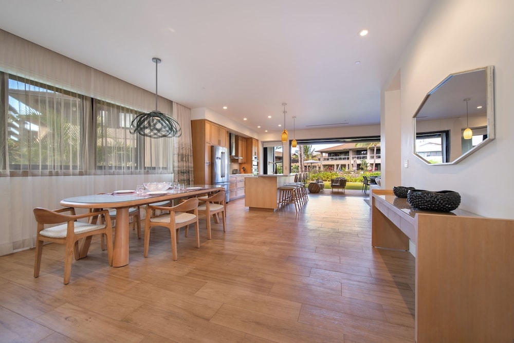 客室内のダイニングエリア