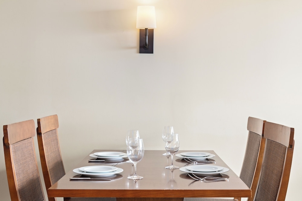 客室内のダイニングエリア