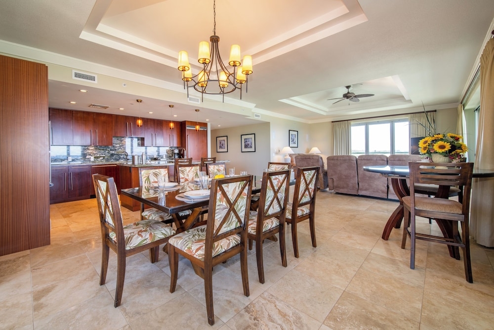 客室内のダイニングエリア