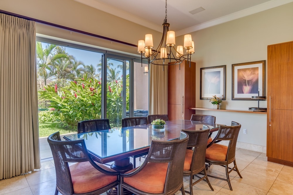 客室内のダイニングエリア