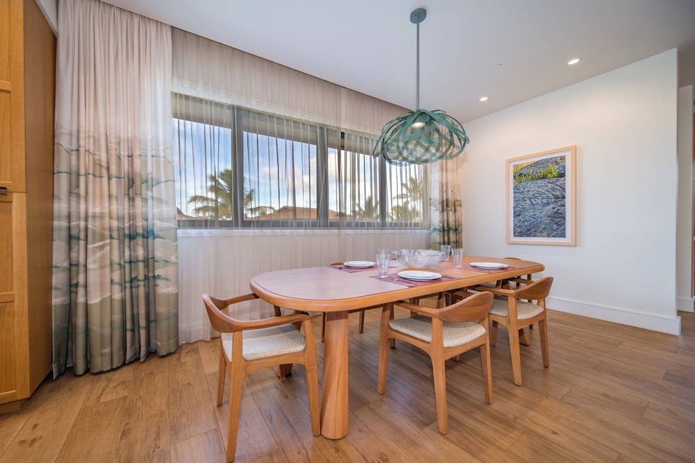 客室内のダイニングエリア