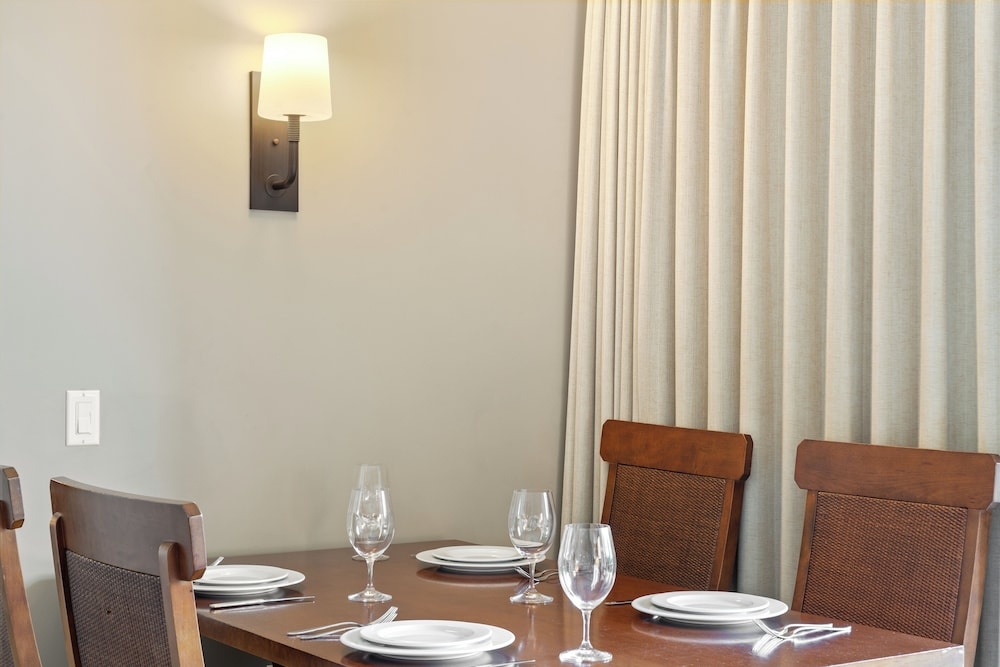 客室内のダイニングエリア