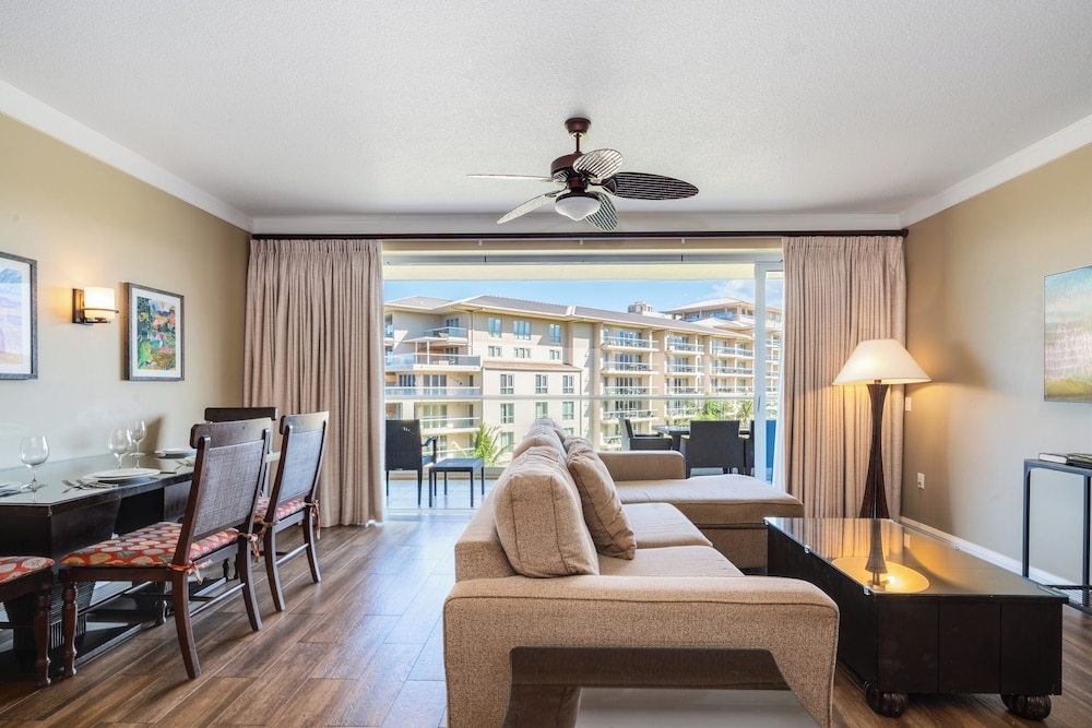 客室内のダイニングエリア