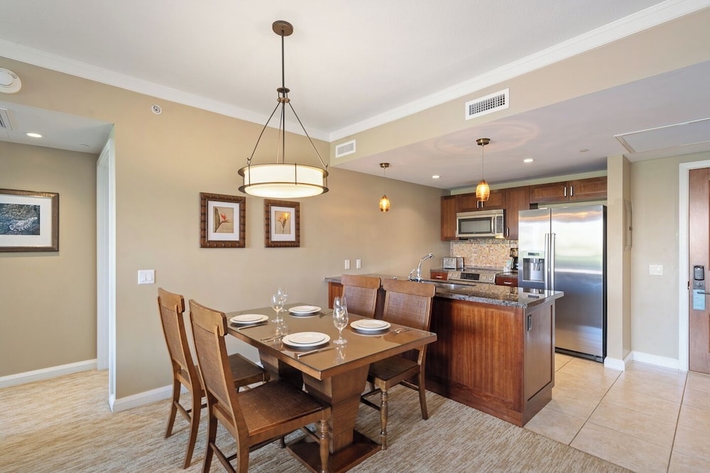 客室内のダイニングエリア