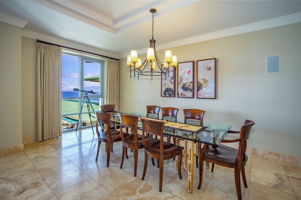 客室内のダイニングエリア