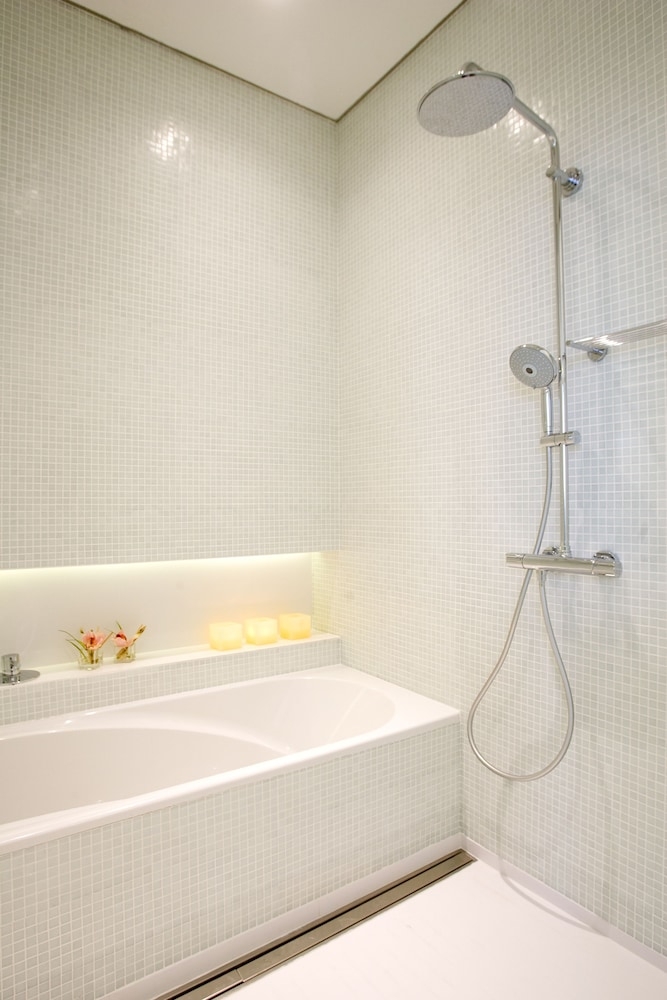 バスルームのシャワー