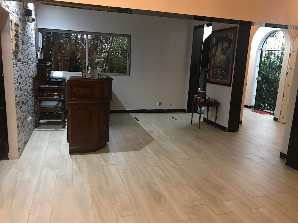 コンシェルジュ デスク