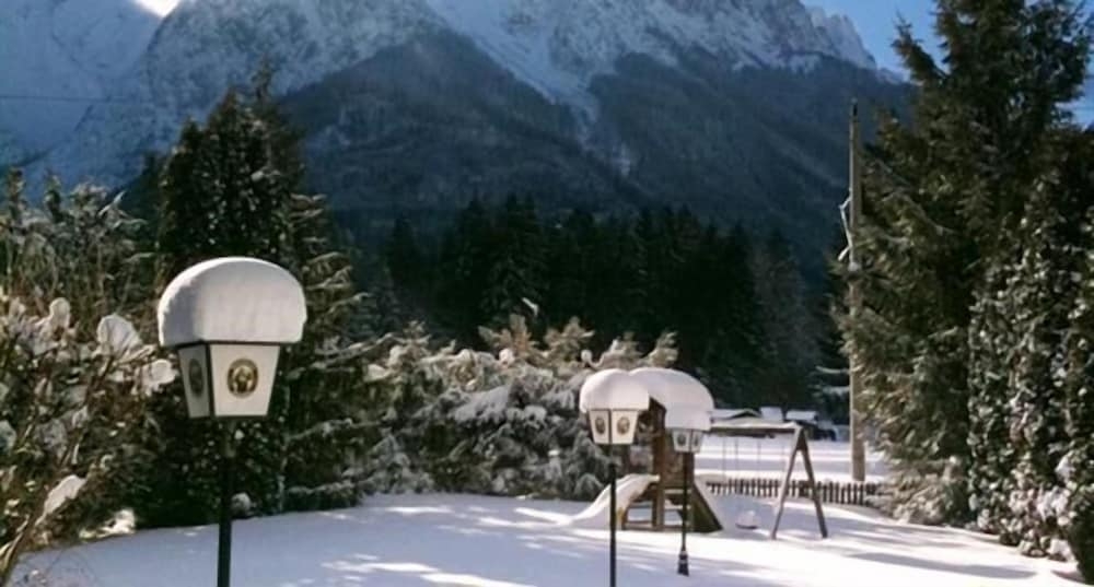 子供用の遊び場 - 屋外