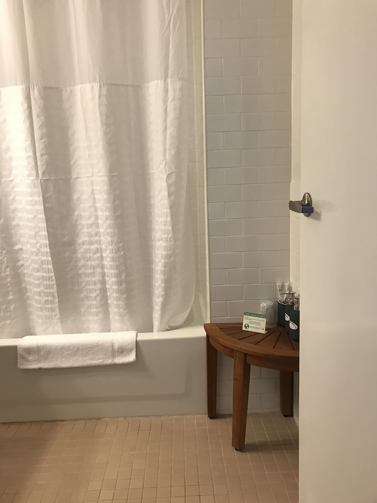 バスルームのシャワー