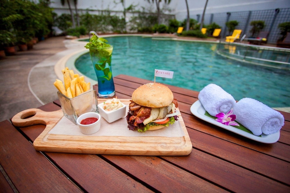 屋内 / 屋外プール