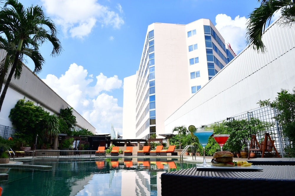 屋内 / 屋外プール