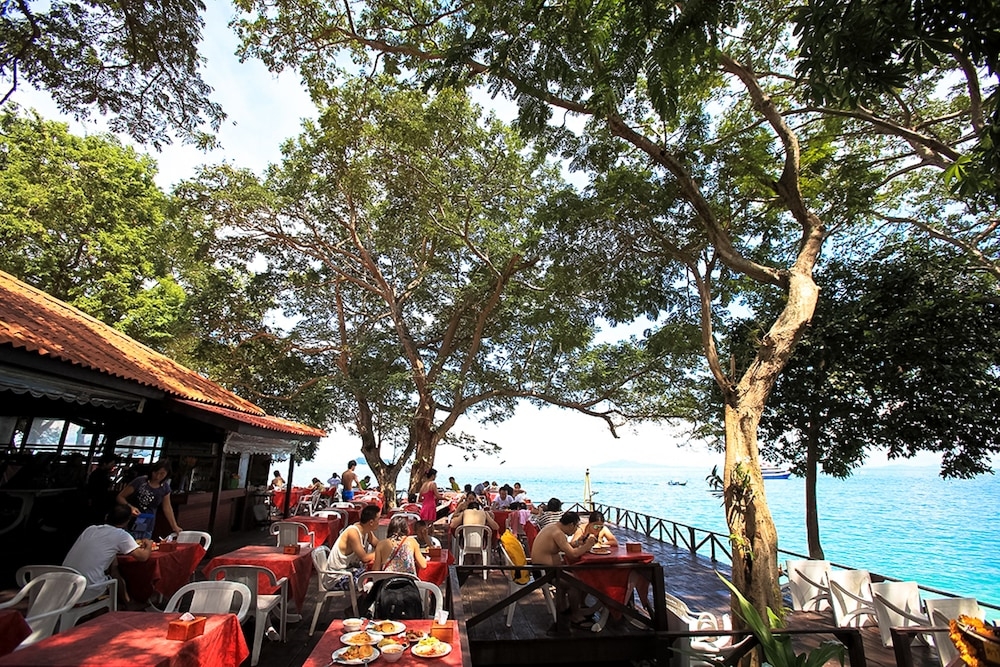 屋外ダイニングエリア