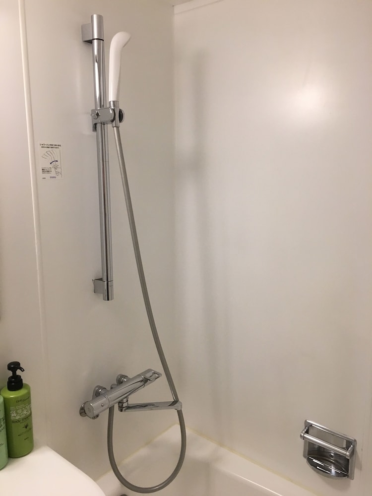 バスルームのシャワー