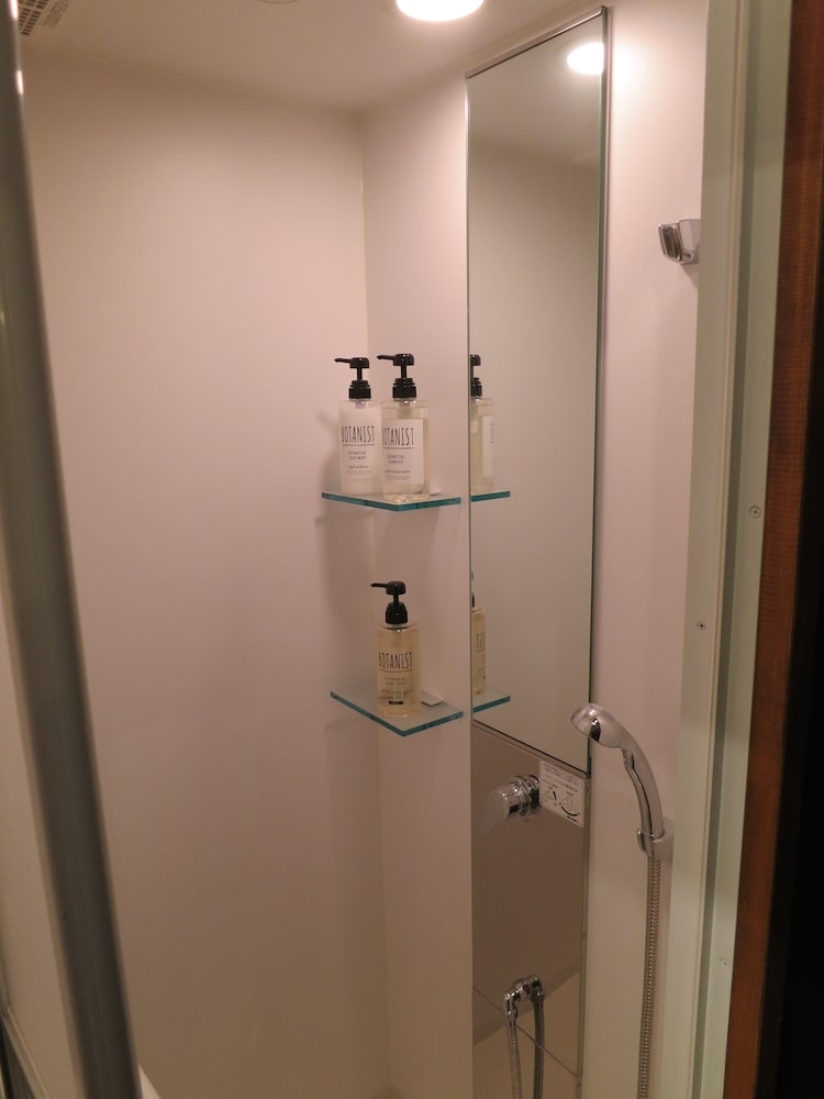 バスルームのシャワー