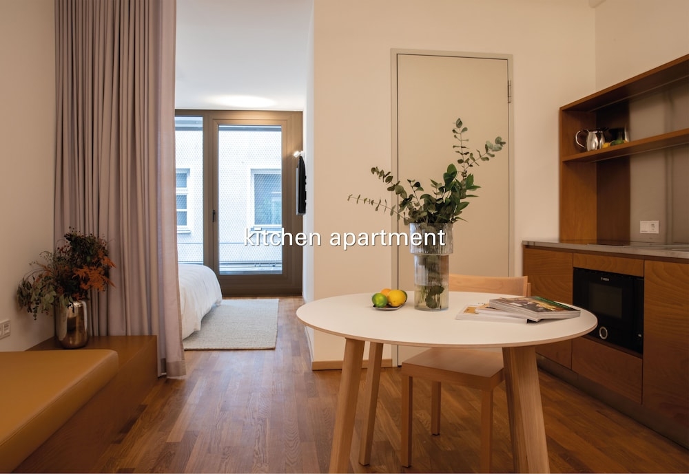 客室内のダイニングエリア