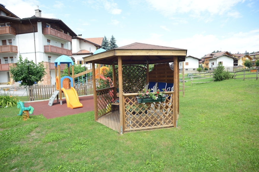 子供用の遊び場 - 屋外