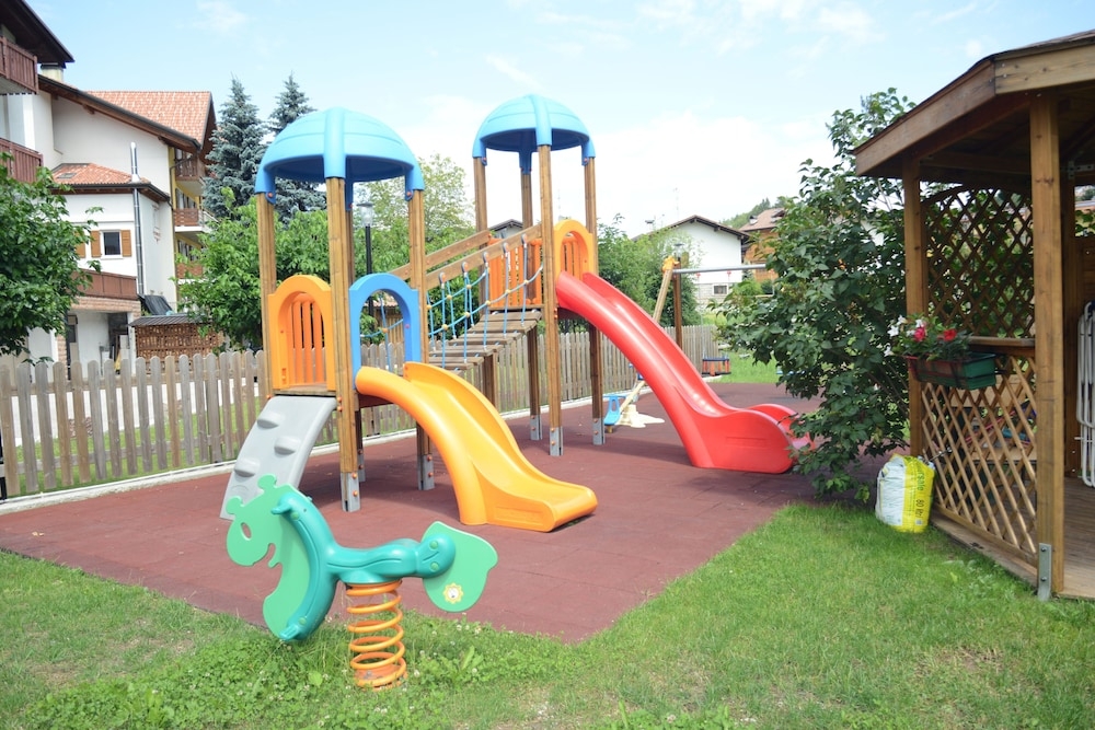 子供用の遊び場 - 屋外