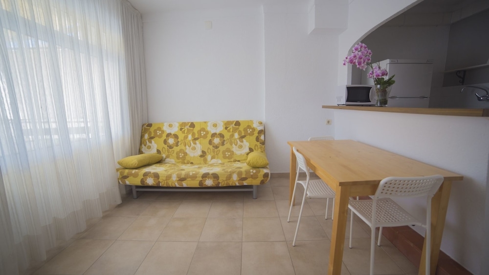 客室内のダイニングエリア