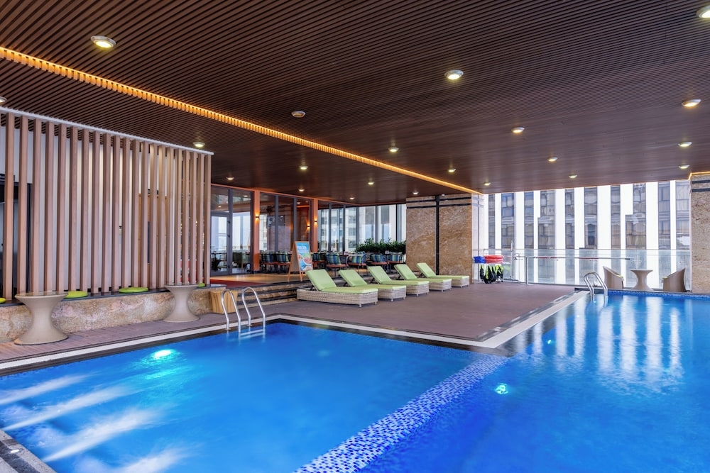 屋内 / 屋外プール