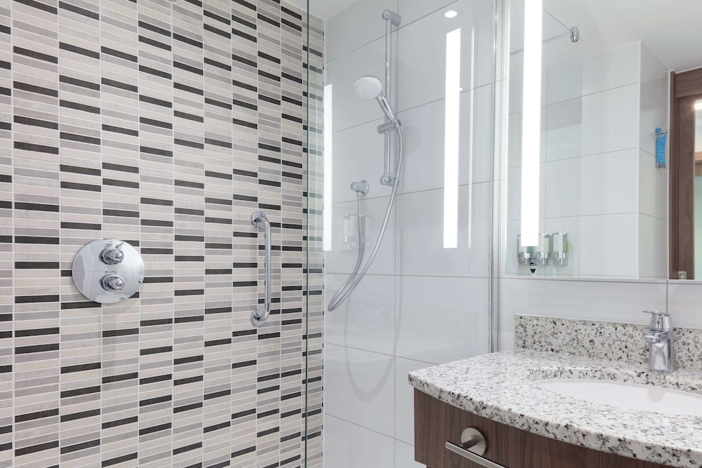 バスルームのシャワー