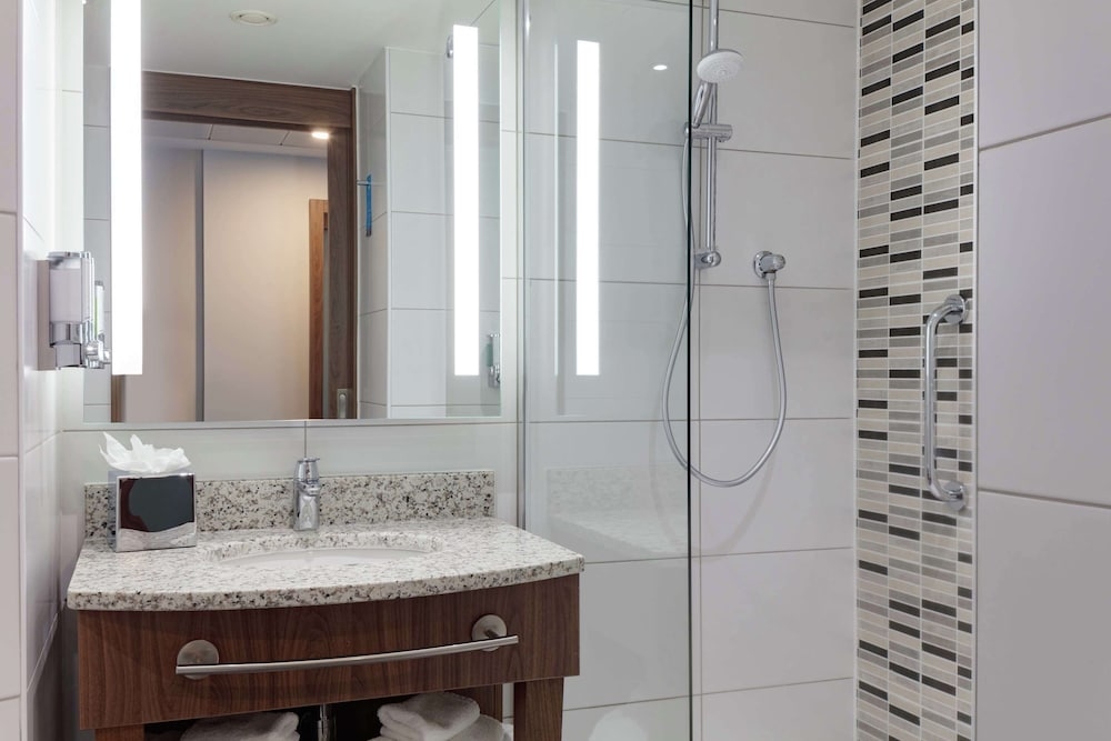 バスルームのシャワー