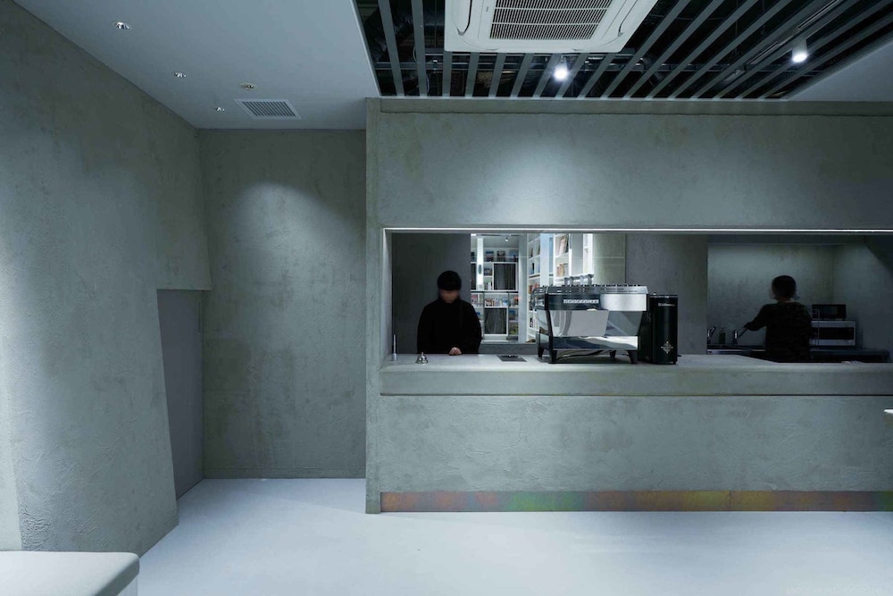 チェックイン / チェックアウト キオスク