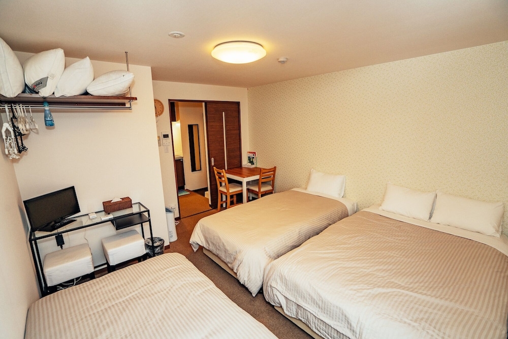 客室内のダイニングエリア