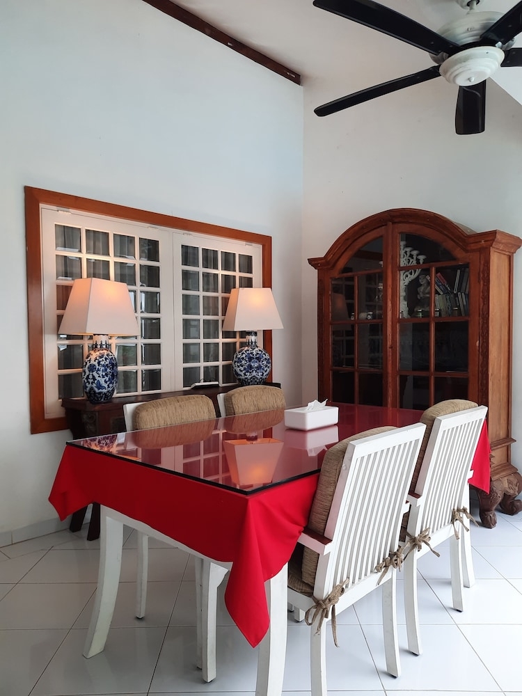 客室内のダイニングエリア