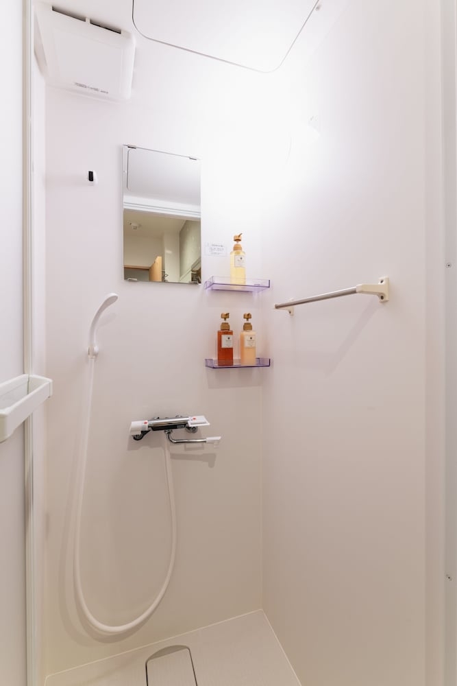 バスルームのシャワー