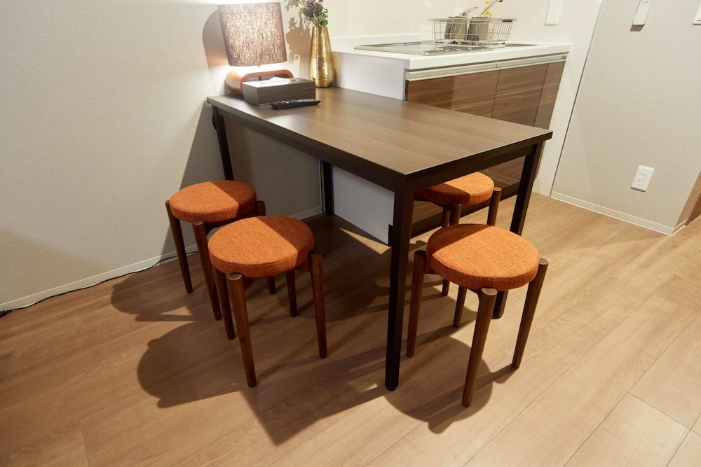 客室内のダイニングエリア