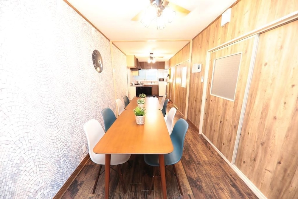 客室内のダイニングエリア