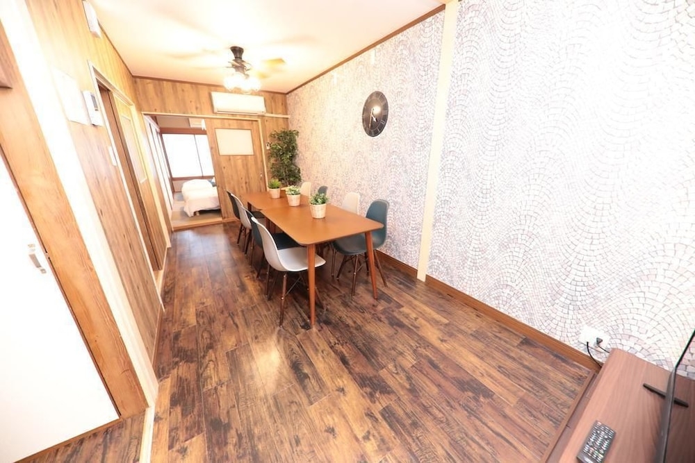 客室内のダイニングエリア