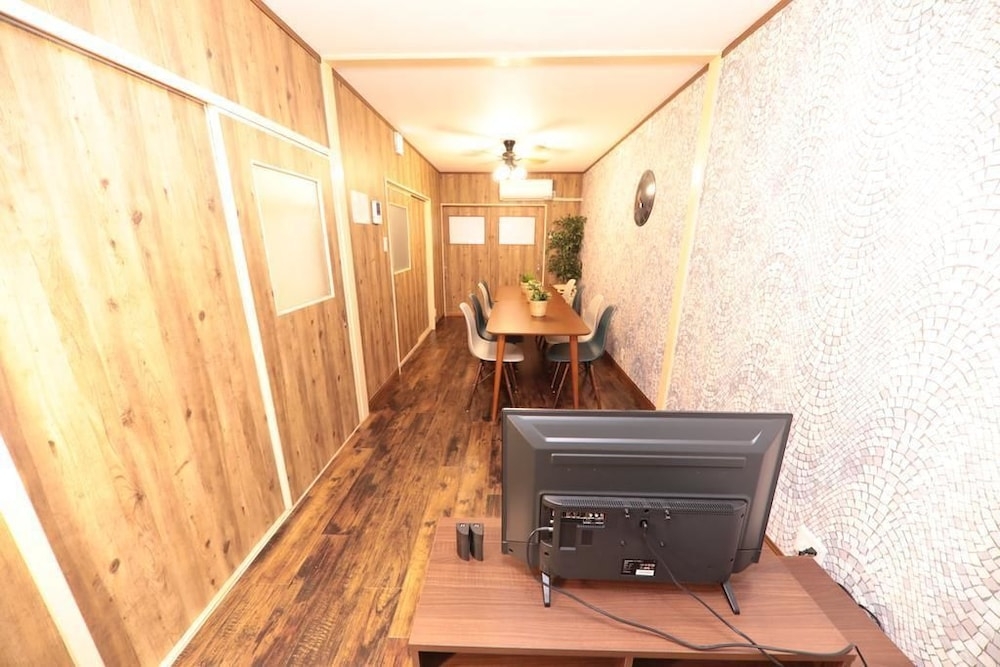 客室内のダイニングエリア