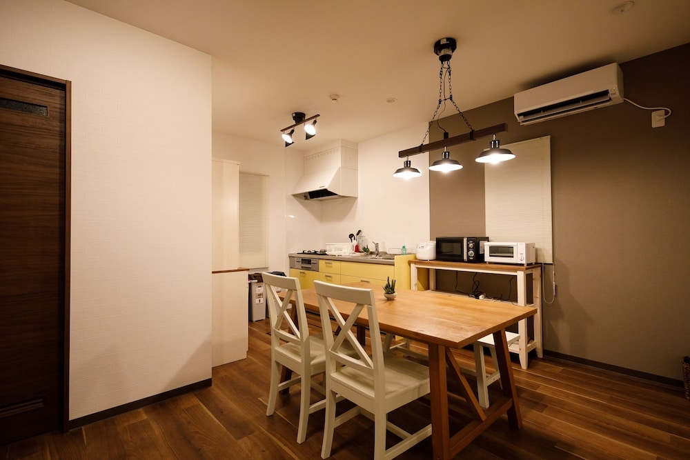 客室内のダイニングエリア