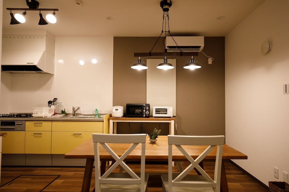 客室内のダイニングエリア