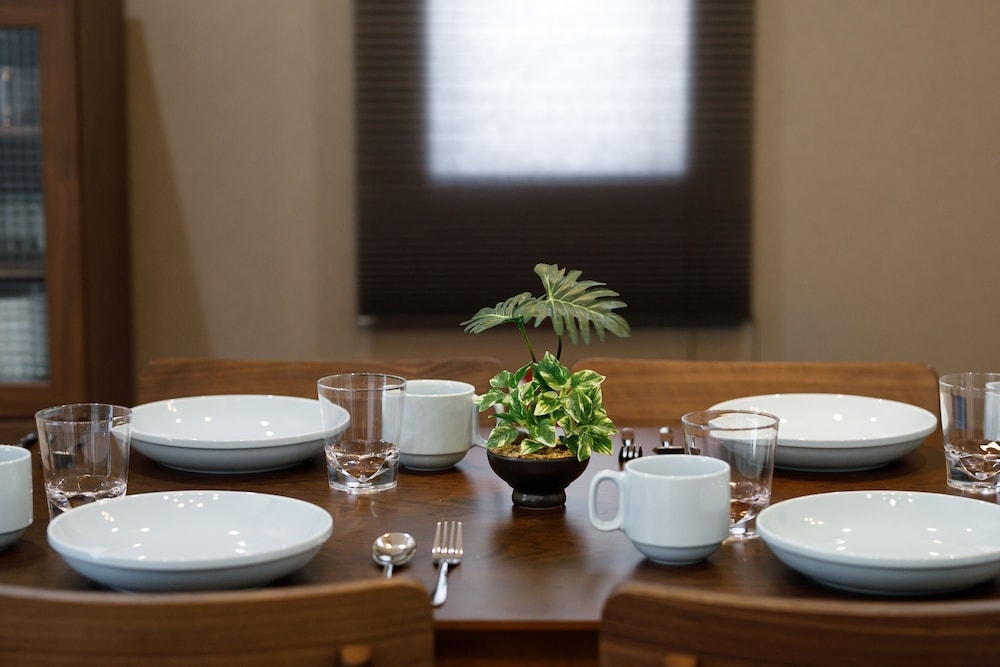 客室内のダイニングエリア