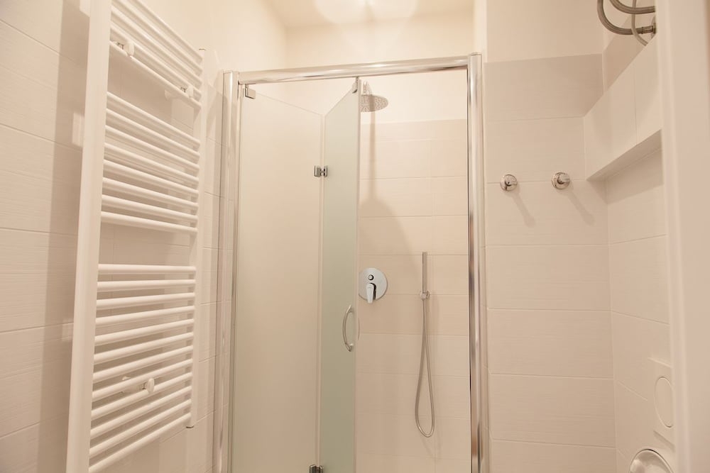 バスルームのシャワー