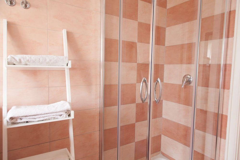 バスルームのシャワー