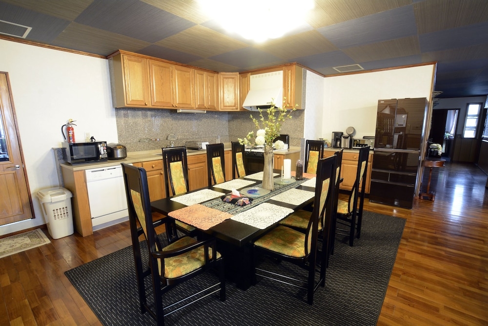 客室内のダイニングエリア