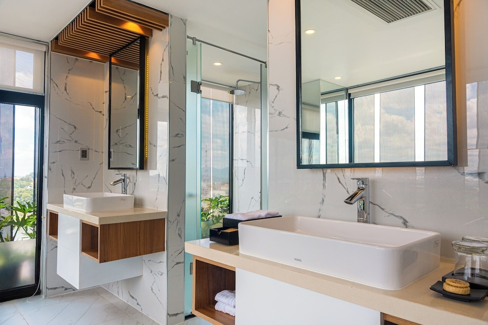 バスルームのシャワー