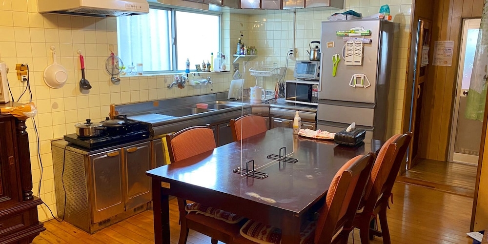 客室内のダイニングエリア