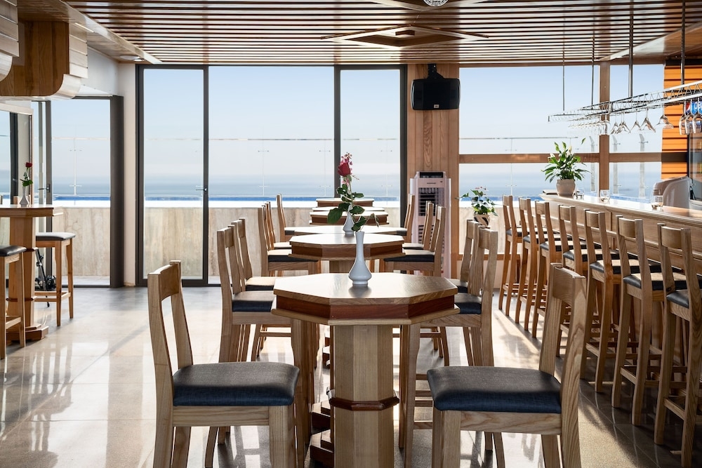 プールサイドバー