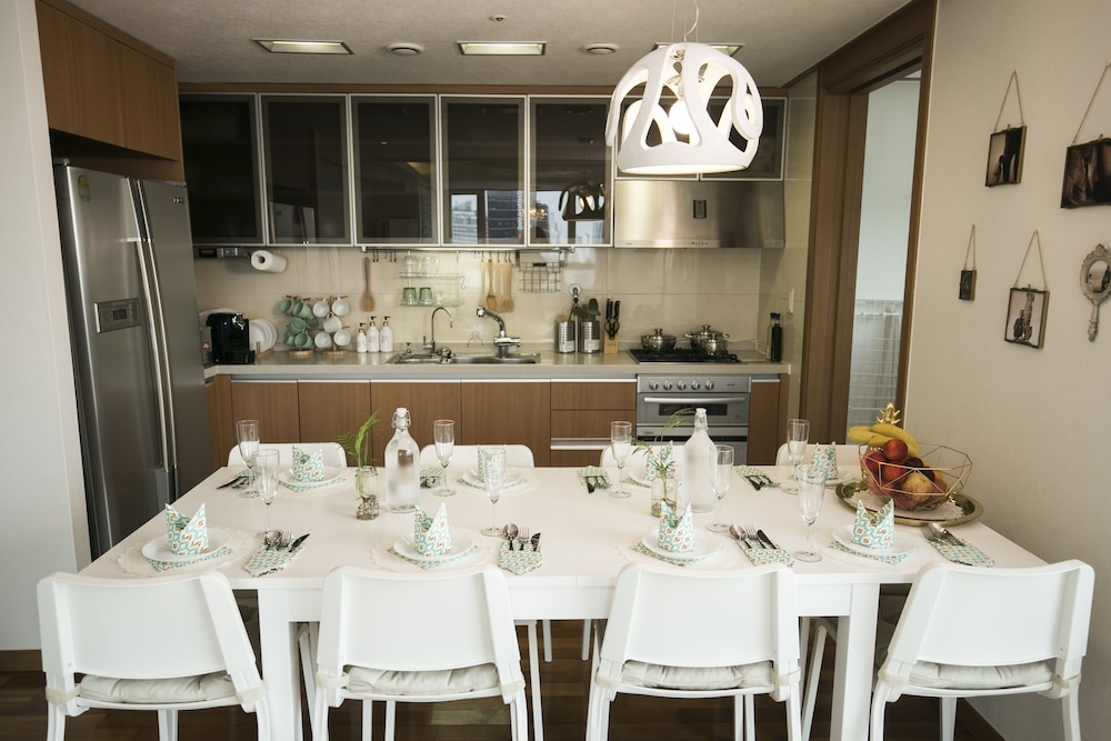 客室内のダイニングエリア