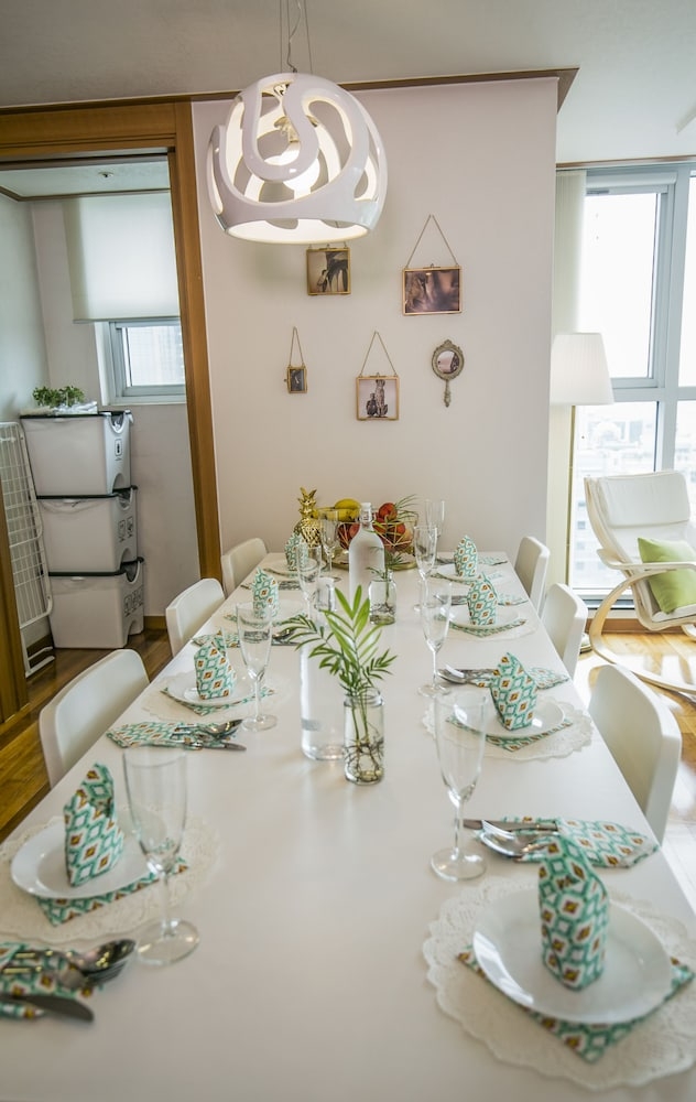 客室内のダイニングエリア