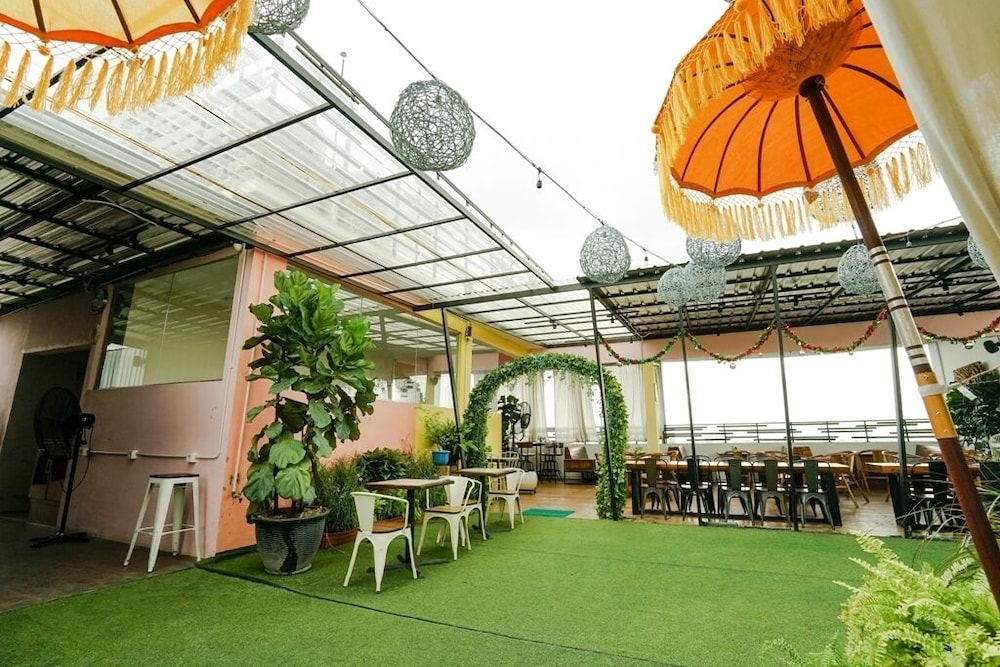 屋外ダイニングエリア