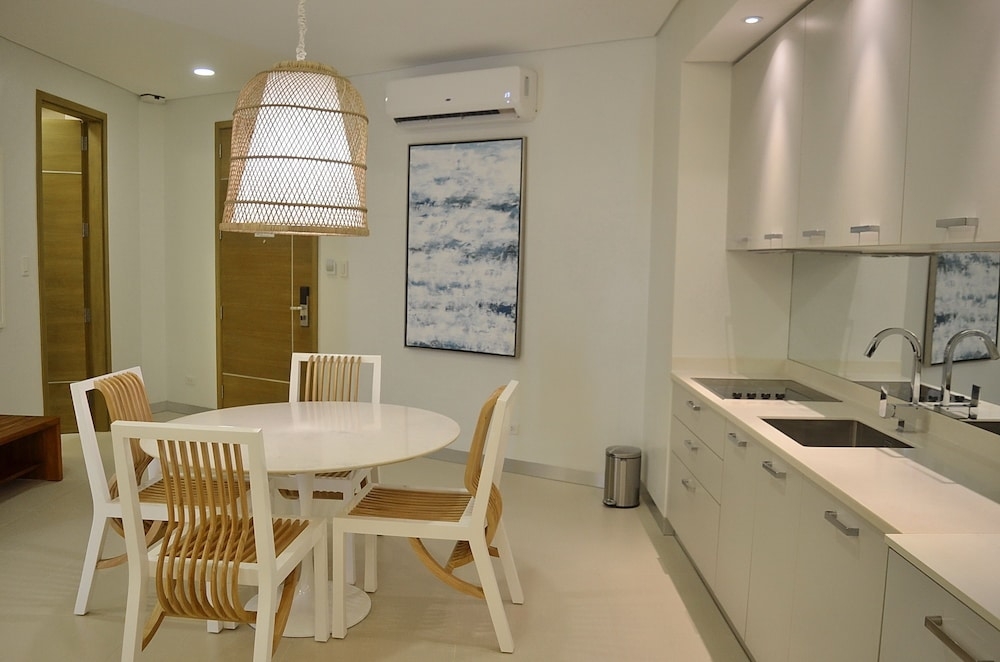 客室内のダイニングエリア