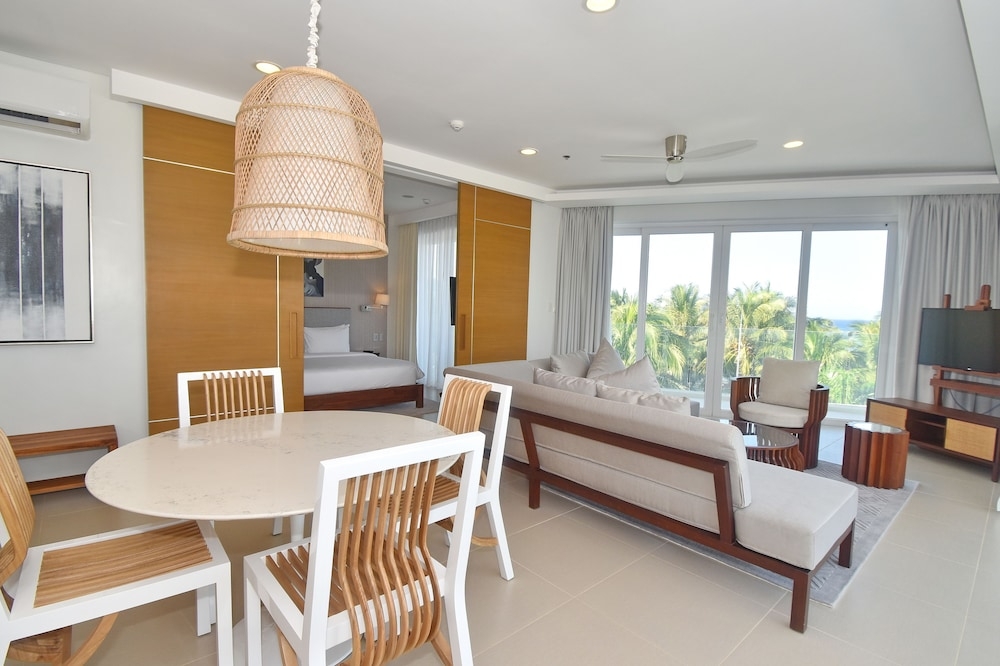 客室内のダイニングエリア