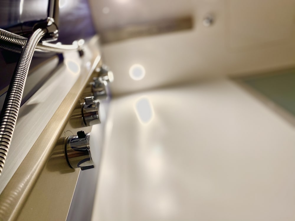 バスルームのシャワー