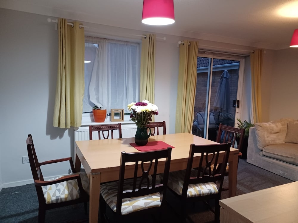 客室内のダイニングエリア